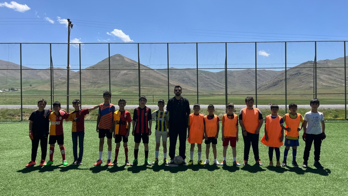 OKULUMUZDA SINIFLAR ARASI FUTBOL TURNUVASI GERÇEKLEŞTİRİLDİ